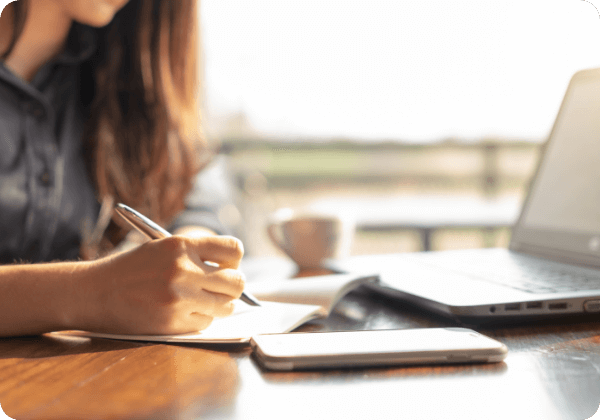 勉強をする学生の様子